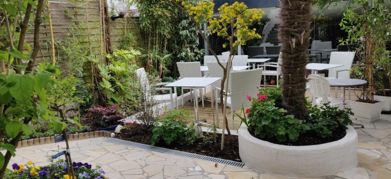 Logis Les Bleuets Hotel 2*